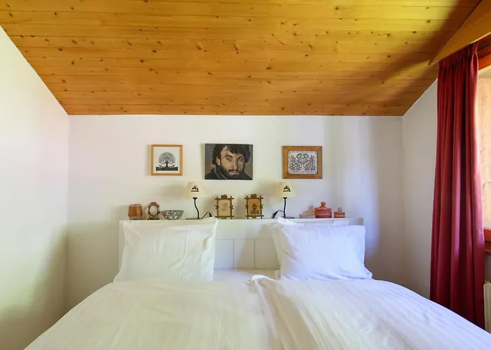 Ravines 50, Soulful Escape With Mountain Views *