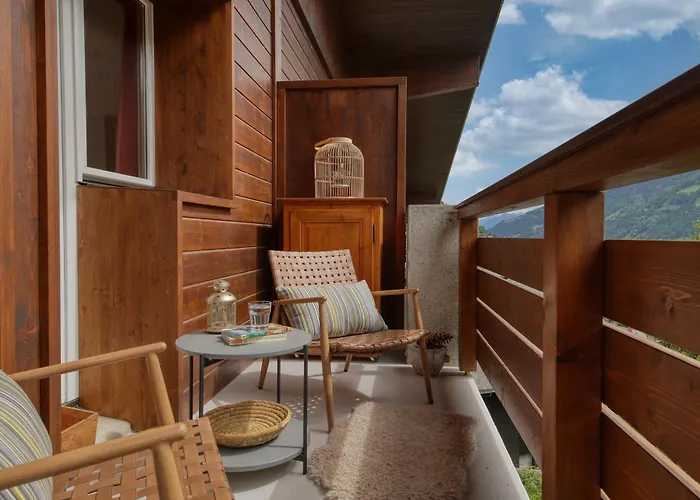 Ravines 50, Soulful Escape With Mountain Views