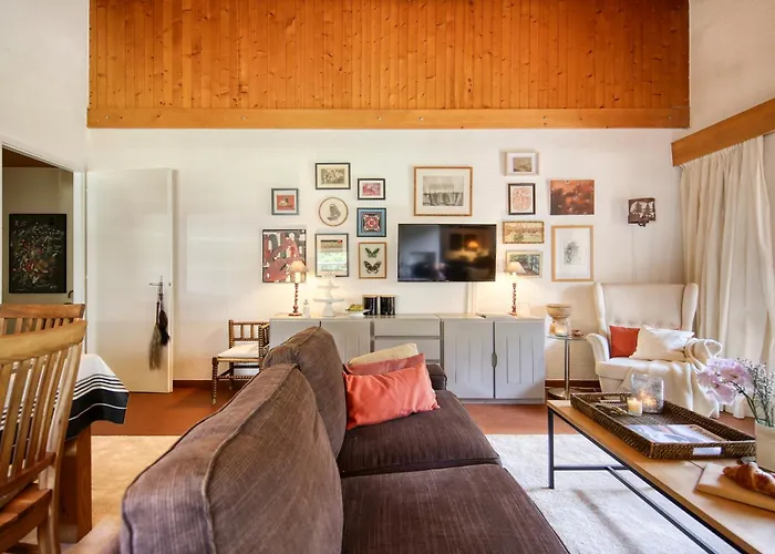 Hotel Ravines 50, Soulful Escape With Mountain Views *